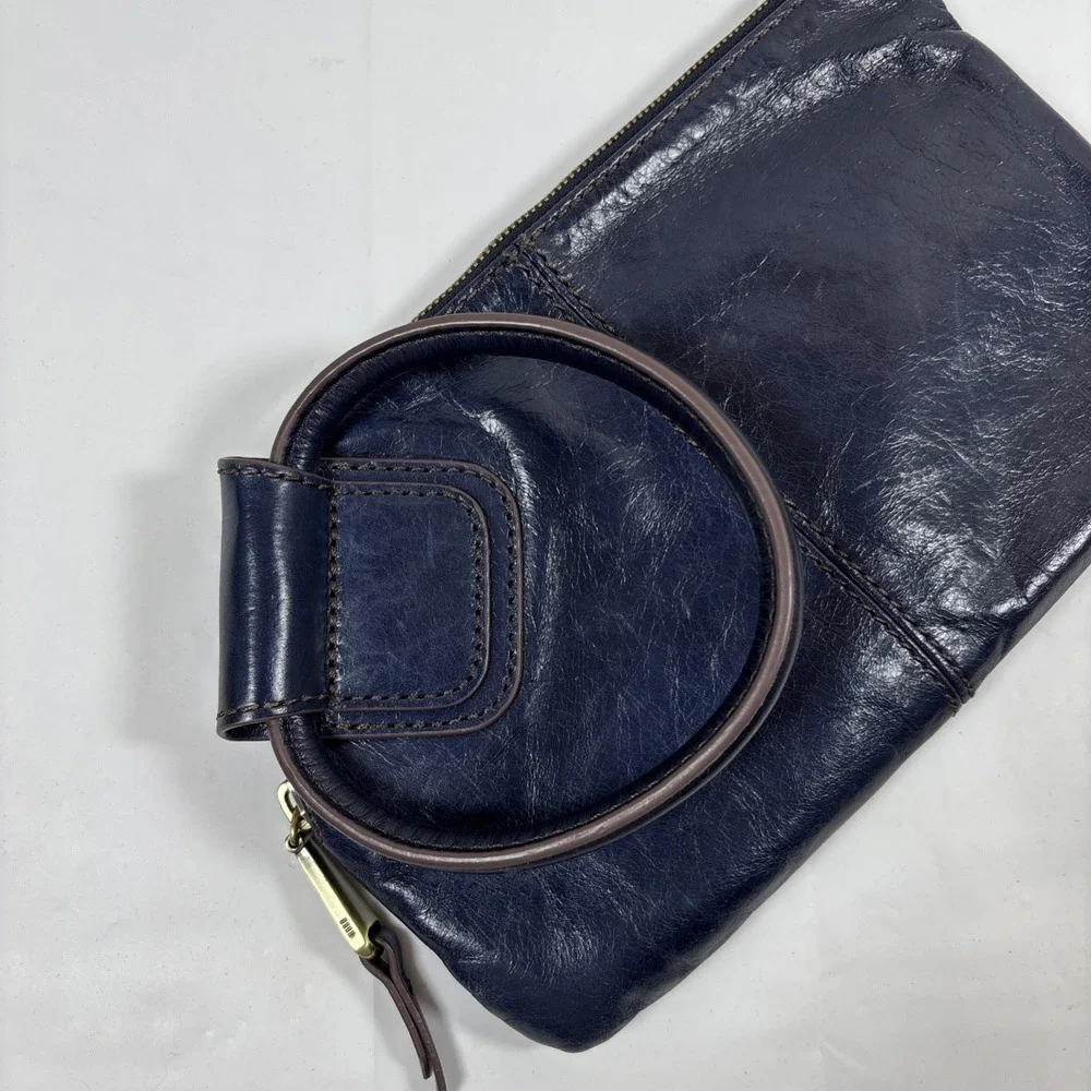 HOBO International Navy Polished Leather Sable Wristlet Circular‎ Handle Preppy